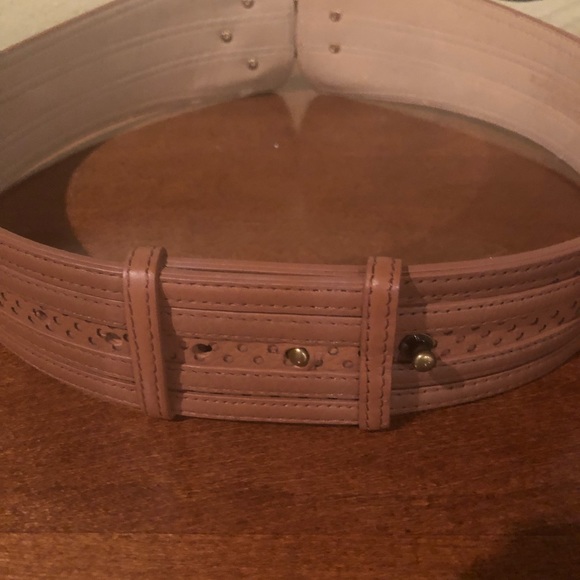 BCBG turn lock belt - Picture 4 of 6